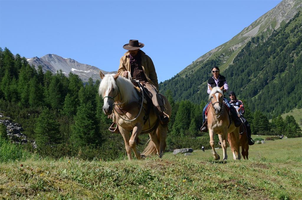 La Tresenda Hotel And Mountain Farm Livigno Exterior photo