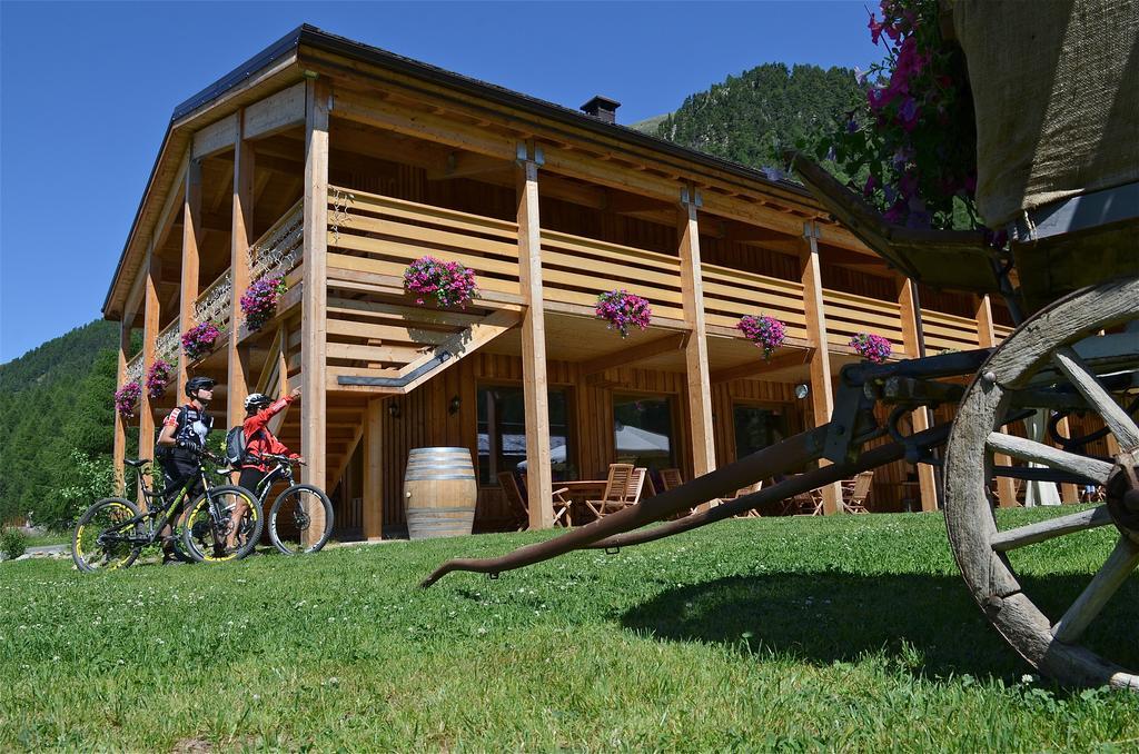 La Tresenda Hotel And Mountain Farm Livigno Exterior photo