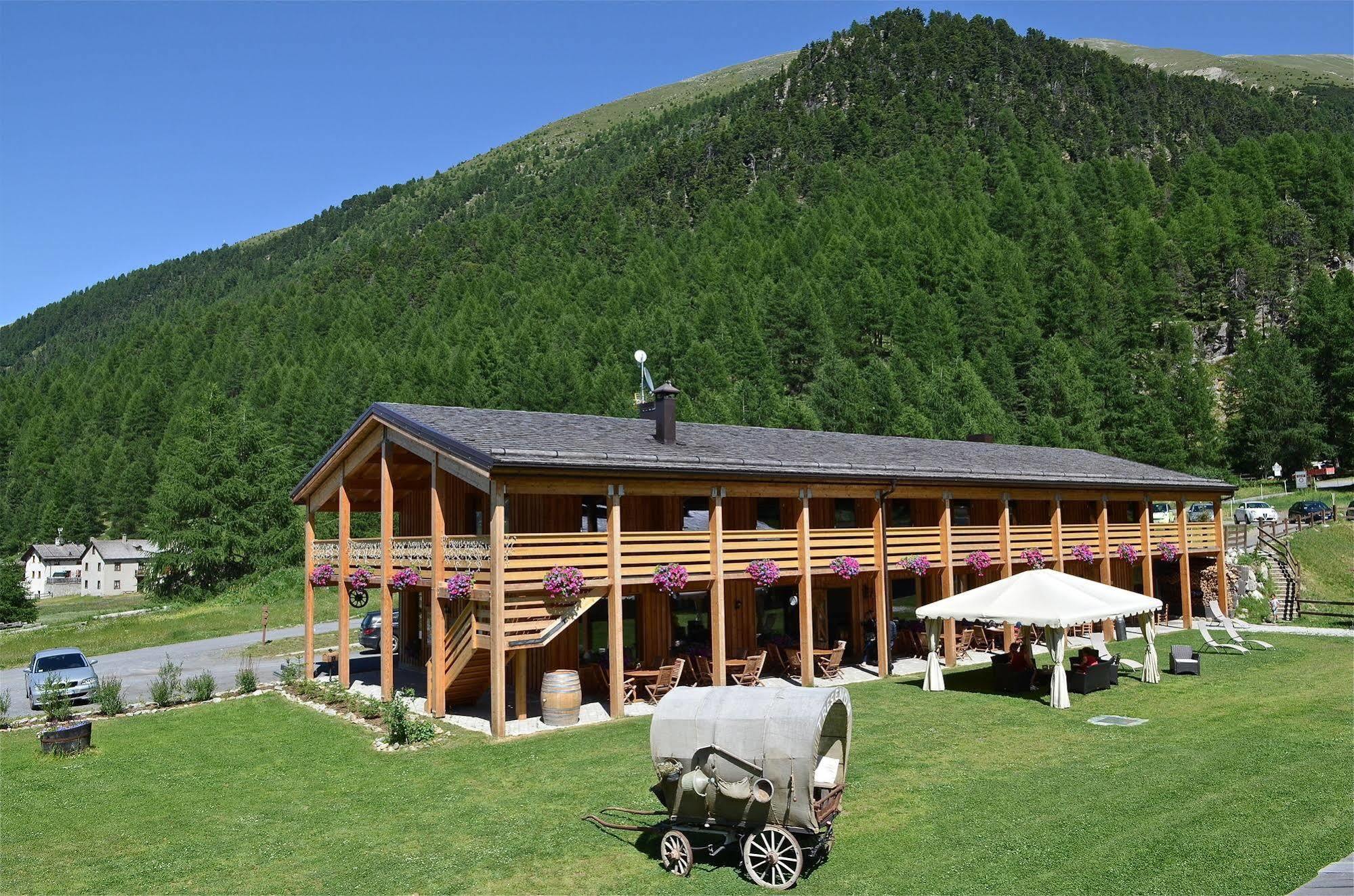 La Tresenda Hotel And Mountain Farm Livigno Exterior photo