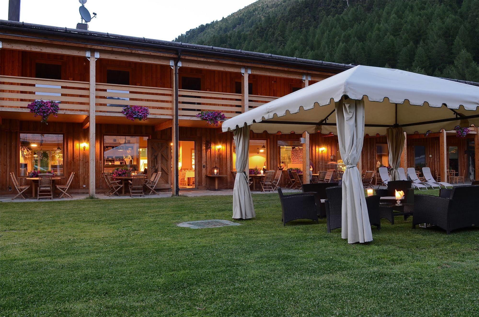 La Tresenda Hotel And Mountain Farm Livigno Exterior photo